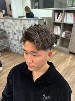 ショート カラー メンズ 小川 音哉「fluer」のヘアスタイル