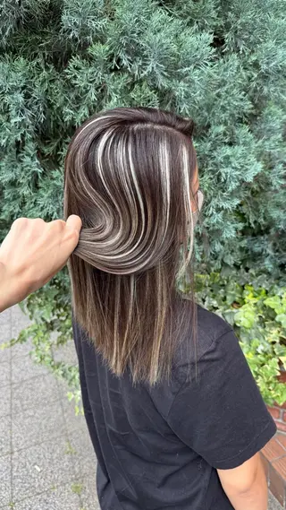 セミロング カラー Cure2所属・🌈白いハイライト 🌈 🐶ノザワ🐶のヘアスタイル