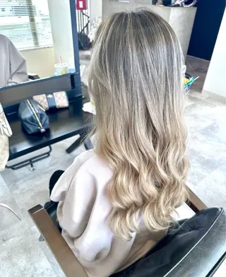 ロング カラー ROI 【ロイ】のヘアスタイル