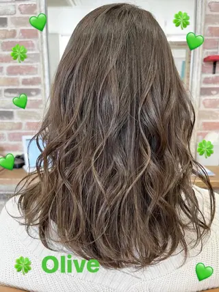 ミディアム カラー ヘアデザインデコ所属・岩坂 美苗のヘアスタイル