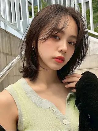 ミディアム 越川 友美子のヘアスタイル