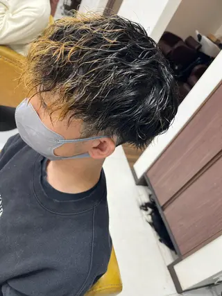 ショート パーマ メンズ 峯 渉人のヘアスタイル