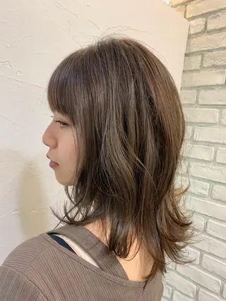 ミディアム CHIC 岩下真衣のヘアスタイル