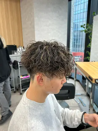 カラー パーマ メンズ イケメン製造機 🔥上原沙羅🔥のヘアスタイル