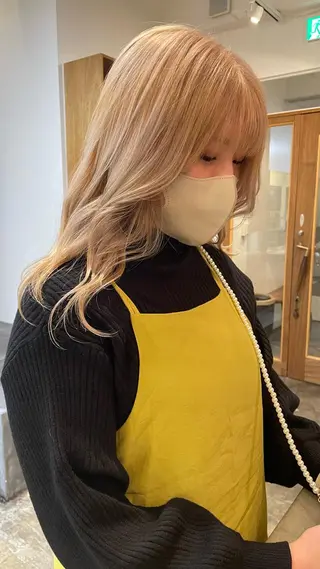 セミロング オリーブカラー 長谷川のヘアスタイル