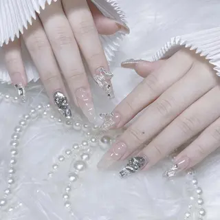 ネイル RAFFINE 月🦋🩵のネイルデザイン