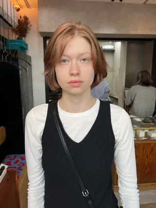 ショート カラー 松尾 伊純のヘアスタイル