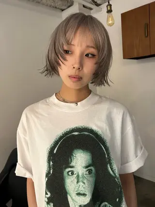 ショート カラー Loom.所属・村上雅人 ナチュラルモードのヘアスタイル