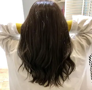 ミディアム カラー ブリーチ無し白髪ぼか し/艶髪/津嘉山のヘアスタイル