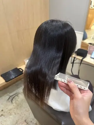 ミディアム miloc MOMOKAのヘアスタイル