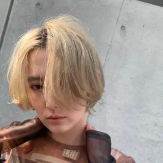 ショート カラー FERIA  fam 桃山台　　菊田彩花のヘアスタイル