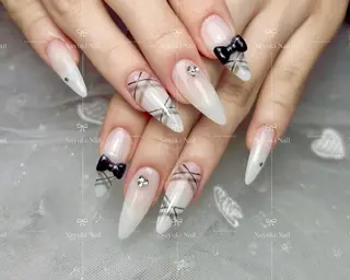 ネイル 🦋 Queenieのネイルデザイン