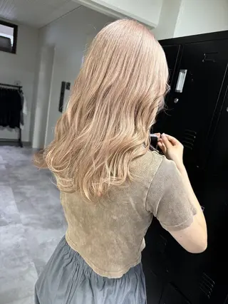 ミディアム Maison所属・Maison ハイトーン髪質改善のヘアスタイル