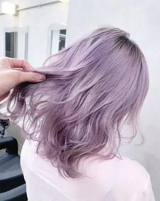 カラー ハイトーン×レイヤー カットTAKUMIのヘアスタイル