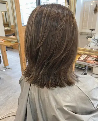 ミディアム カラー ヘアアレンジ ハイライト、レイヤー カット/西梅田/中西のヘアスタイル
