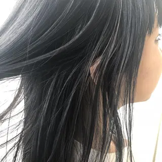 カラー ANNA /艶髪/ハイトーンのヘアスタイル