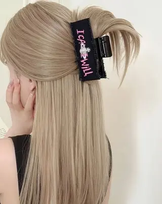 ロング カラー ヘアアレンジ 💓ブリーチ特化 透明感💓あい💓のヘアスタイル