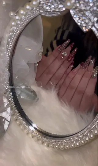 ネイル 𝐍𝐚𝐢𝐥 𝐬𝐚𝐥𝐨𝐧 𝐤𝐢𝐭𝐭𝐲所属・日妻 詩葉のネイルデザイン