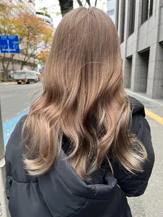カラー こまつばらみお/レイ ヤー/ダブルカラーのヘアスタイル