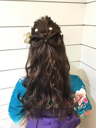 ロング カラー ヘアアレンジ 鍵山 千秋のヘアスタイル
