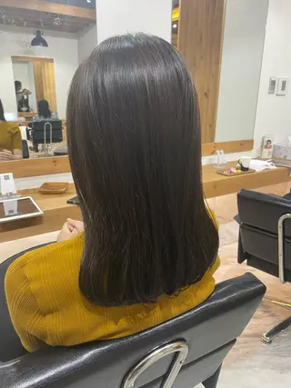 セミロング カラー パーマ ヘアアレンジ 厚地 伽寧のヘアスタイル