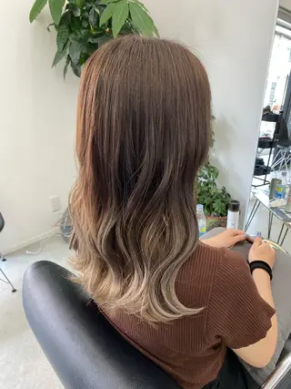 カラー MEMENTO所属・MEMENTO YUZUのヘアスタイル