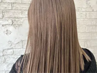 セミロング ハイライトカラー＆ ダブルカラー　田口のヘアスタイル