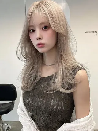 ロング 川上 彩華のヘアスタイル