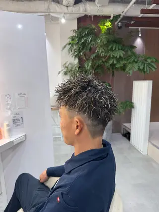 ショート カラー パーマ メンズ R/🤎 パーマ&ブリーチ🔥のヘアスタイル