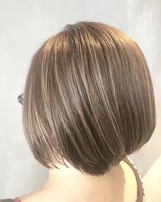 ショート カラー 長谷川 沙紀のヘアスタイル