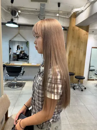 ロング カラー ミルクティー× グレージュMOMOのヘアスタイル