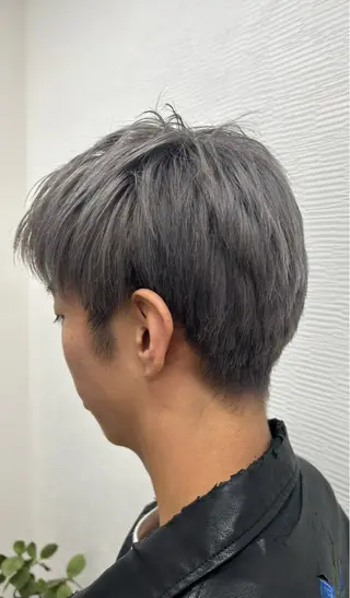 カラー メンズ 成安 雪菜のヘアスタイル