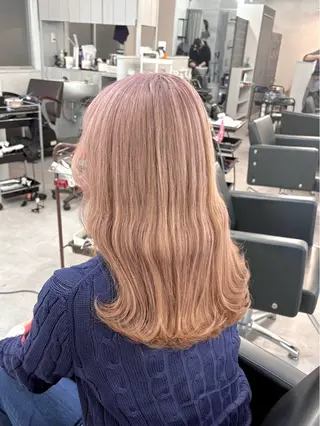 ミディアム カラー 大阪ケアブリーチ/ ミルクティーベージュのヘアスタイル