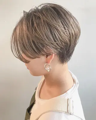 ショート ショート/レイヤー なら石井知希のヘアスタイル