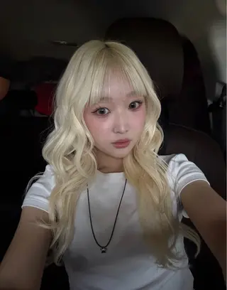 ロング 艶髪ハイトーンカラー 渋谷🎀ririkaのヘアスタイル