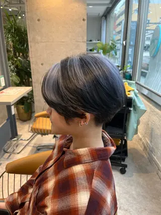 ショート カラー うしだ かおるのヘアスタイル