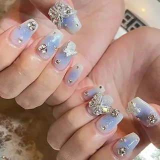 ミディアム ネイル H🌺 NAILのネイルデザイン