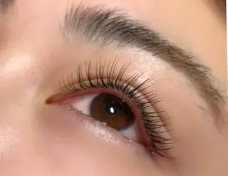 マツエク・マツパ 臼井 美羽のヘアスタイル