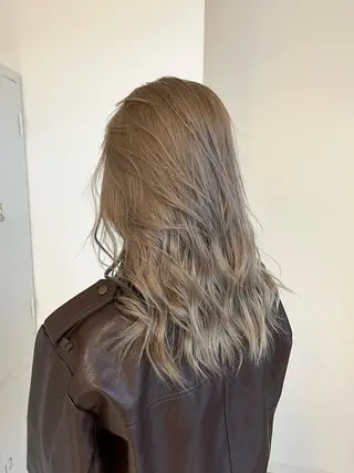 セミロング karin💋海外 バタフライカットのヘアスタイル