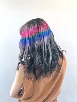 セミロング カラー パーマ ヘアアレンジ 推し活専用 【派手髪】飯野ゆかりのヘアスタイル