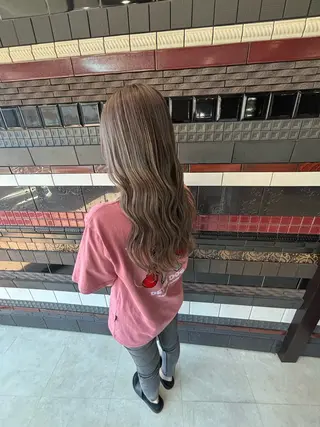 ロング カラー 色落ちまで2度綺麗な ハイトーン🪞／ミクのヘアスタイル