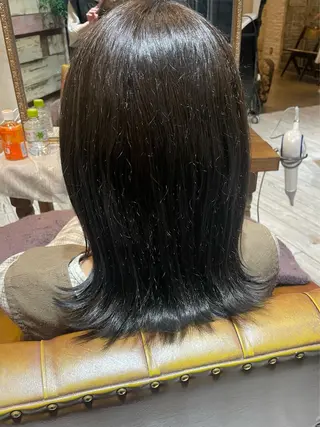 ミディアム カラー 大久保 詩月のヘアスタイル