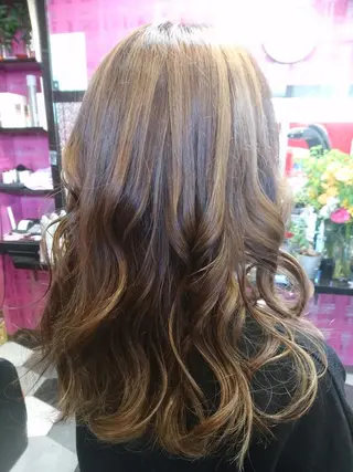 ロング カラー 横山 千春のヘアスタイル