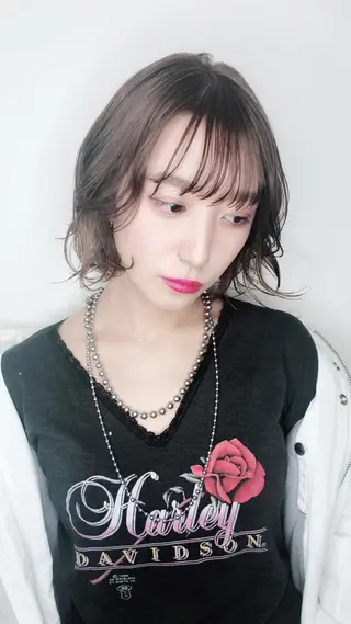 ミディアム ウルフカット／吉村 桃子のヘアスタイル