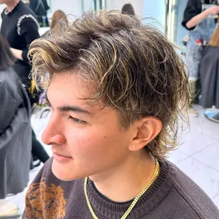 ミディアム パーマ ヘアアレンジ メンズ 艶カラー の達人のヘアスタイル