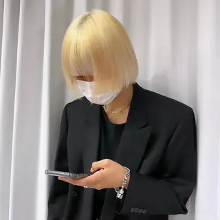 ミディアム カラー ブロンド／ブリーチ 【SITY.】のヘアスタイル