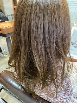 セミロング カラー 村上 真依子のヘアスタイル