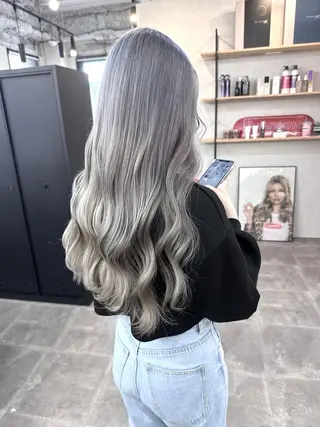 ロング ヘアアレンジ カラー ハイトーン カラーのヘアスタイル