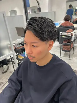 ショート カラー パーマ メンズ kiitos所属・関西センターパート メンズモデル募集のヘアスタイル