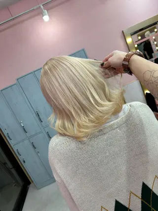 ミディアム カラー ブリーチ人気No.1 MANATO🎨🌈のヘアスタイル